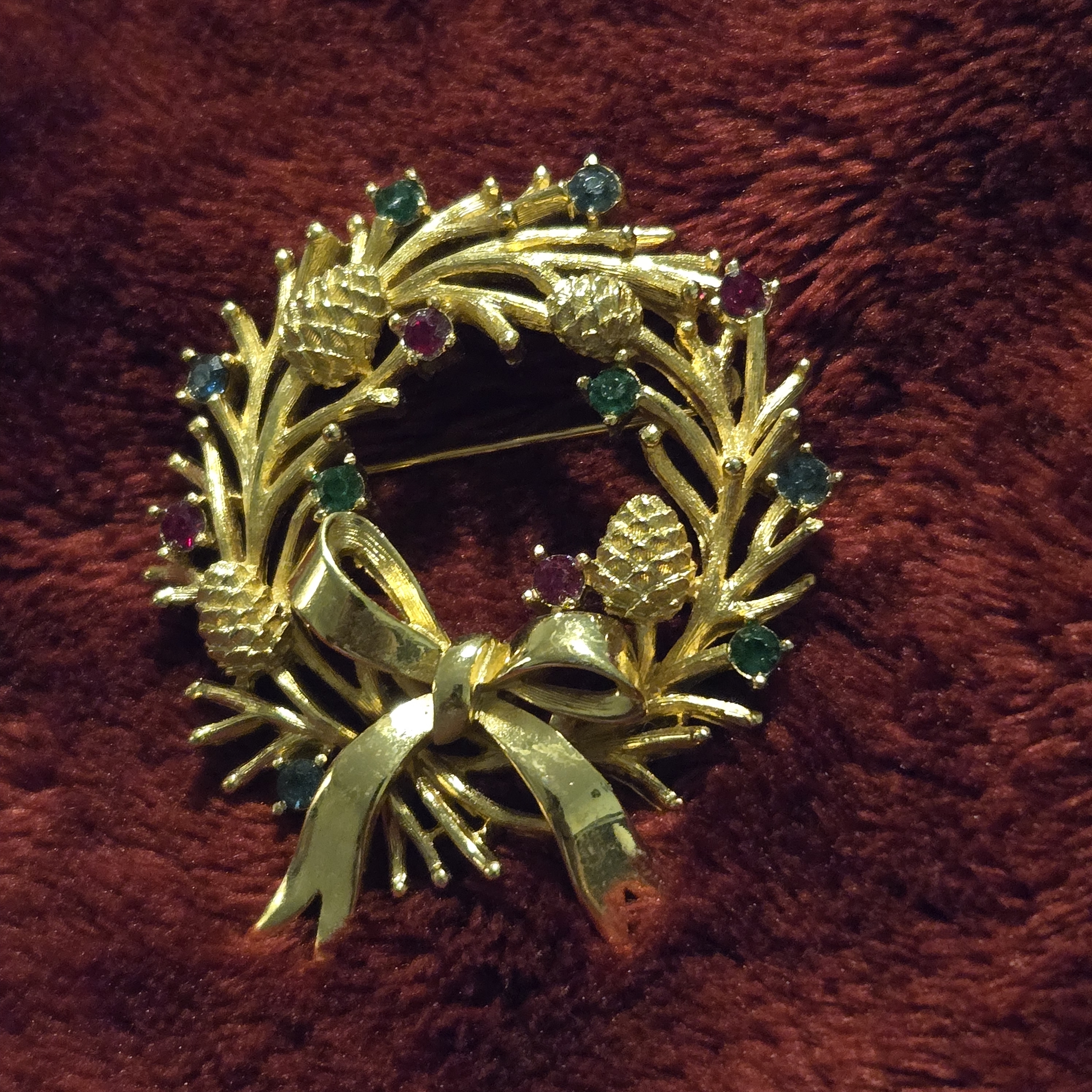 Christmas Elegant Gold Wreath Brooch With Multicolor Accents 25$